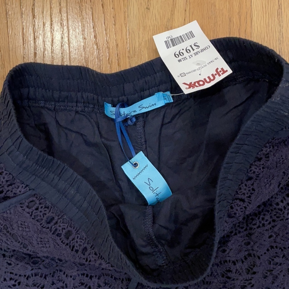 NWT Navy crochet shorts - Picture 2 of 3